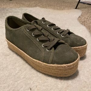 Steve Madden Trendy Olive Platform Flat